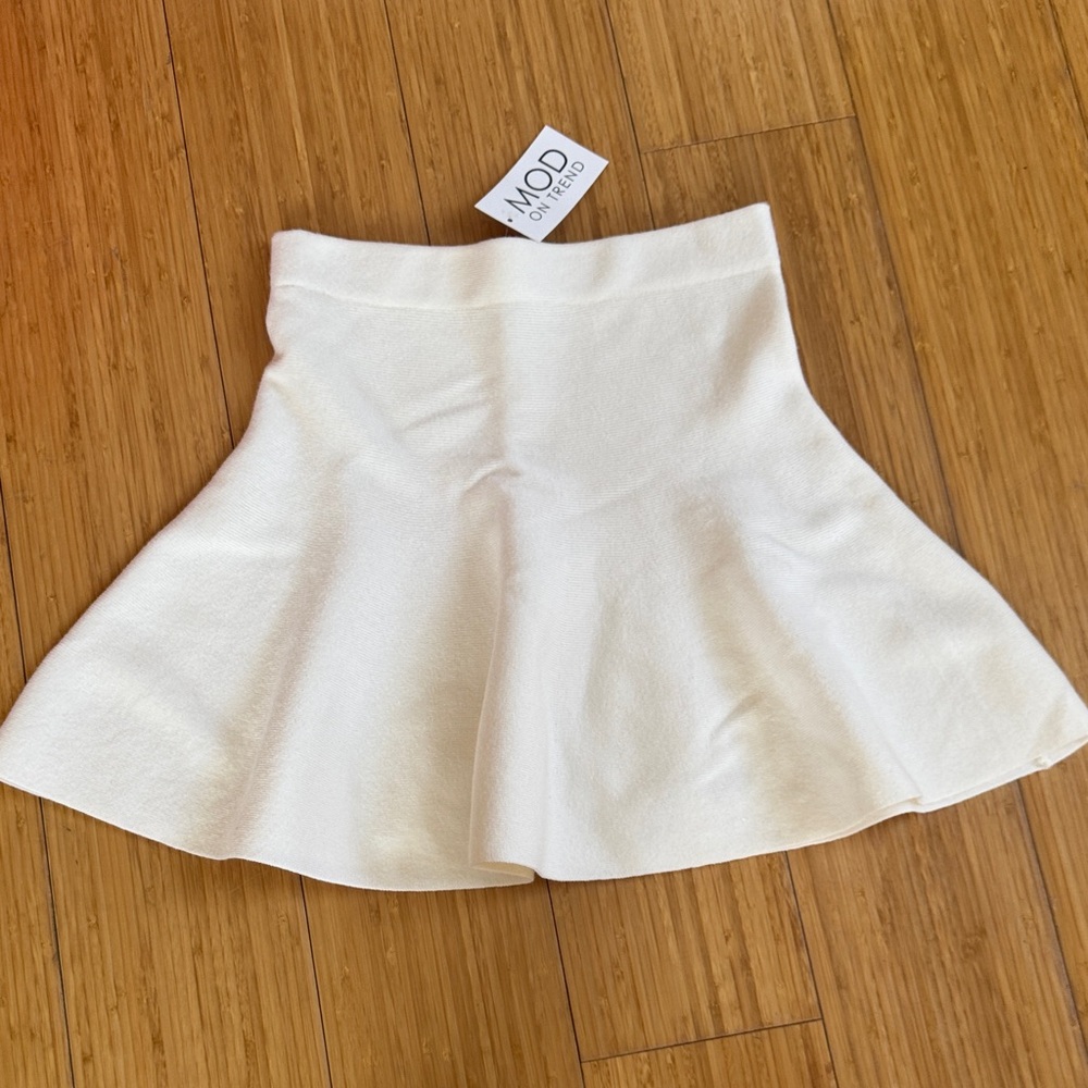 Mod On Trend High Rise White Flared Skirt